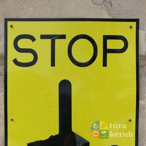 Stop, és k**d be.
